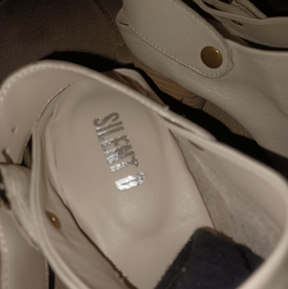 Size 7 SilentD leather heels - Picture 2 of 3